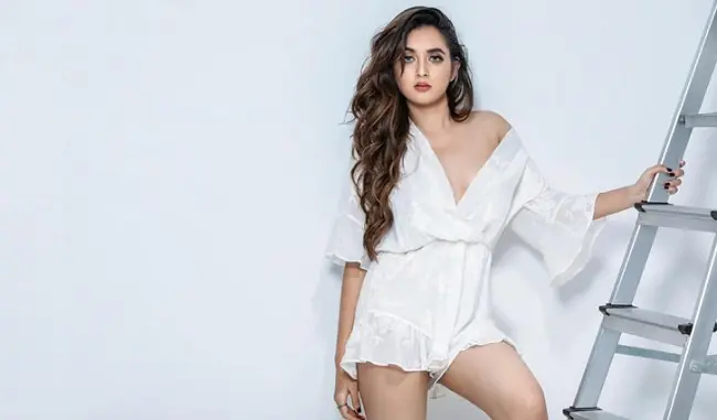 তানিয়া বৃষ্টি: সংগীতের জগতে একটি নতুন উজ্জ্বল নক্ষত্র