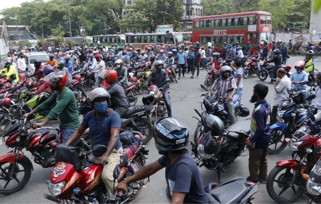 বাংলাদেশে আজও মোটরসাইকেল চলাচলে নিষেধাজ্ঞা