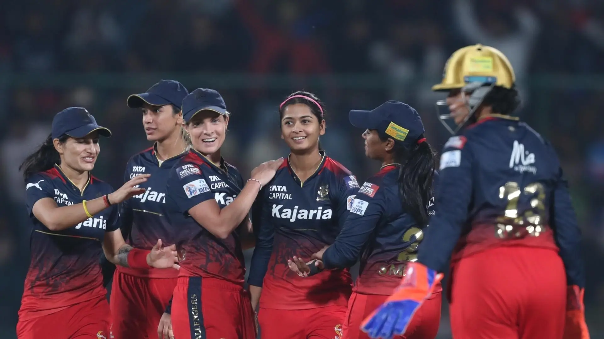 ক্যাপিটালস বনাম রয়্যাল চ্যালেঞ্জার্স: একটি তুলনামূলক বিশ্লেষণ