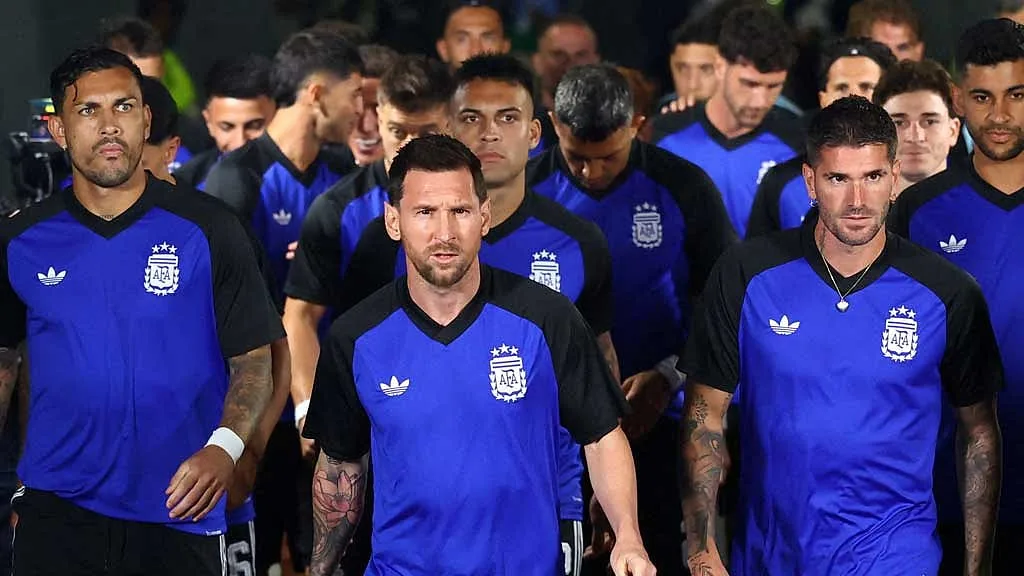 মেসিকে বিশেষ উপহার দেওয়ার ঘোষণা দিলেন কেপ ভার্দের প্রেসিডেন্ট